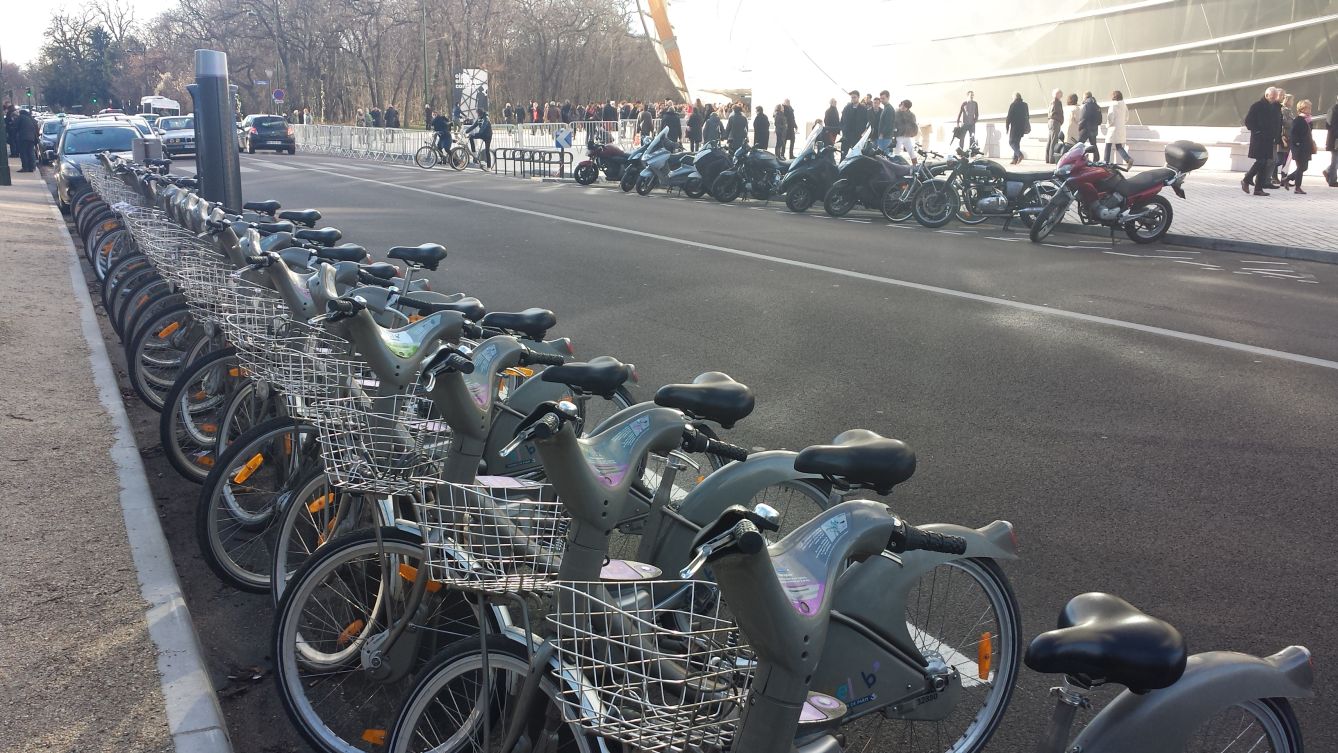 Parigi Fondazione Vuitton bike sharing