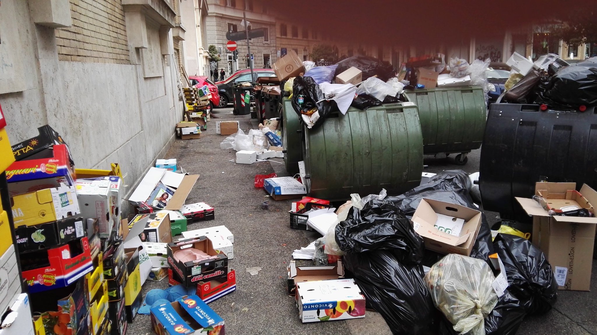 piazza Alessandria rifiuti