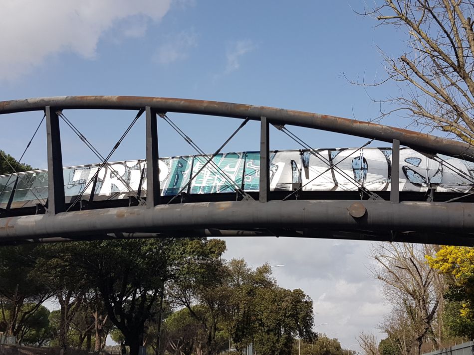 ponte villa panphili graffiti