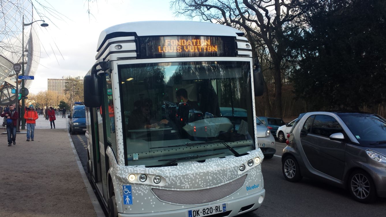 Parigi Fondazione Vuitton Bus elettrico