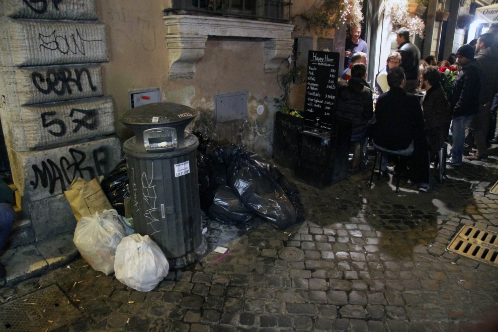 Rifiuti a Trastevere