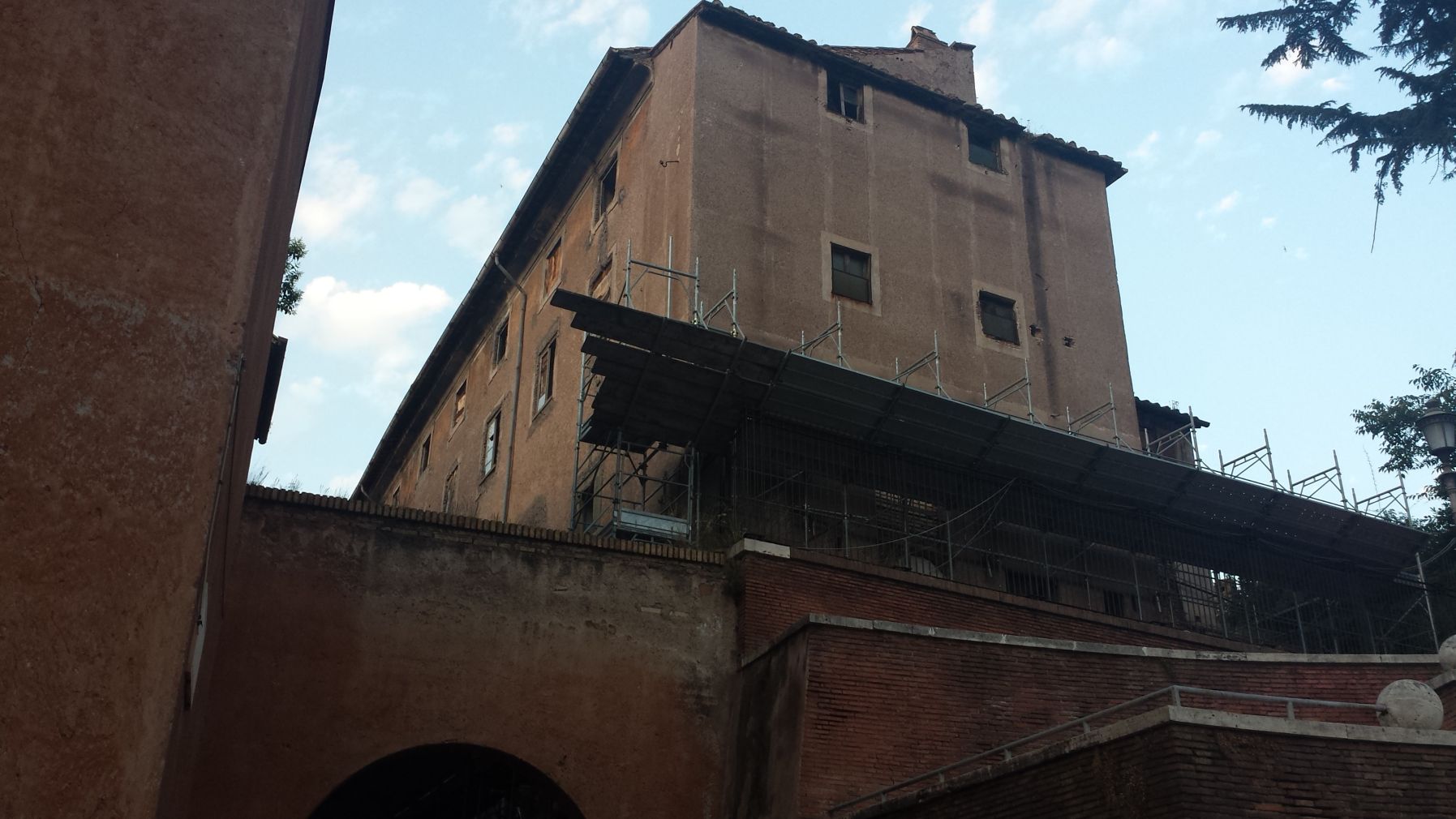 Palazzo Rivaldi in rovina 2