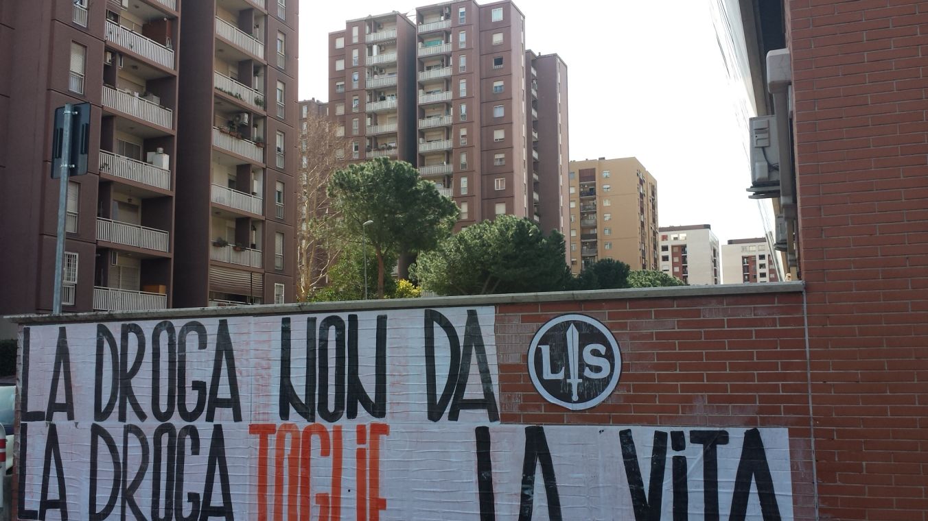 Striscione via Giordani